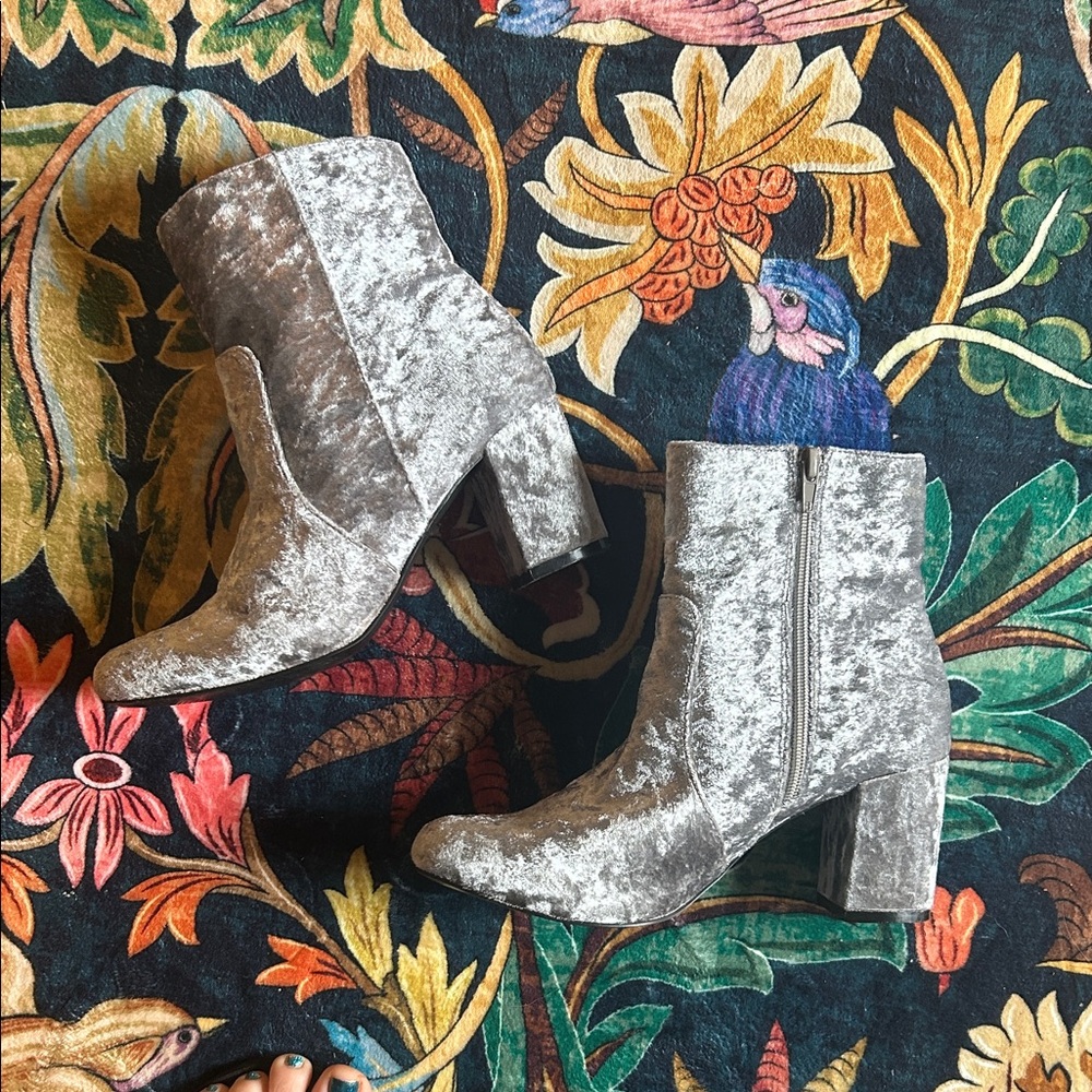 Hippie Laundry Silver Ankle Booties